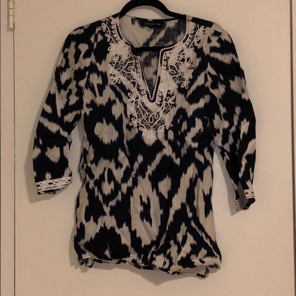 Jones New York navy and white tunic